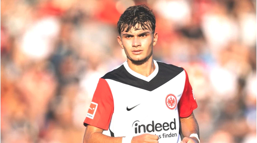can-uzun-eintracht-frankfurt-2024-25-1724073156-145549.jpg